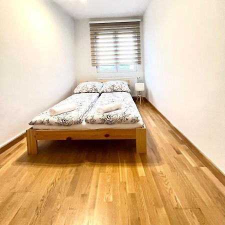Spacious Apartment With Terrace Wien Eksteriør billede